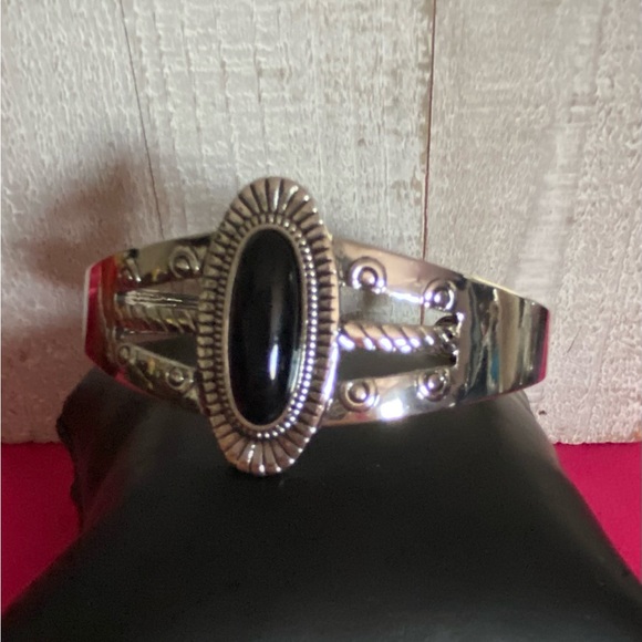 Wanderlust Walkabout Black Bracelet - Picture 3 of 4